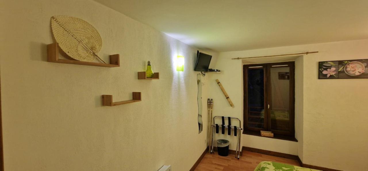 Saint-Floret Chambres D'Hotes Les Lits Des Fees מראה חיצוני תמונה
