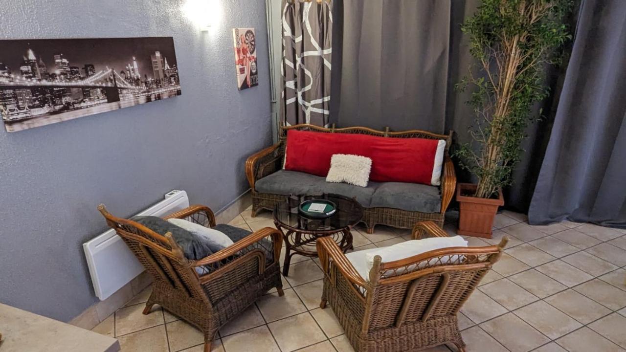Saint-Floret Chambres D'Hotes Les Lits Des Fees מראה חיצוני תמונה