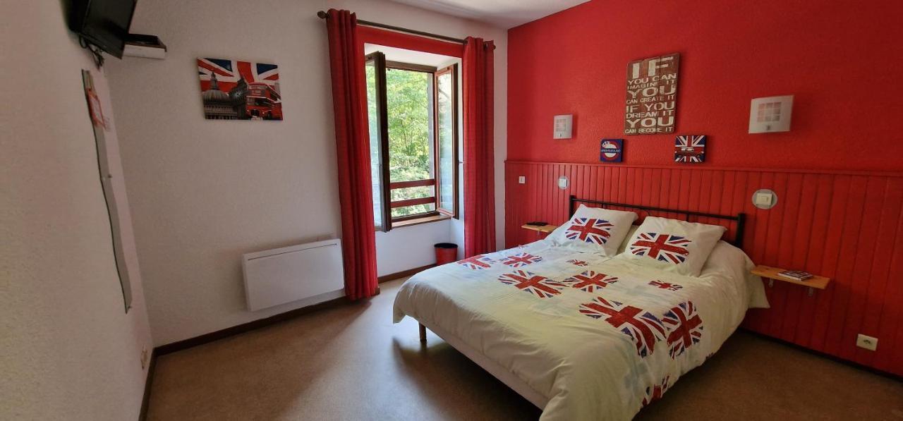 Saint-Floret Chambres D'Hotes Les Lits Des Fees מראה חיצוני תמונה